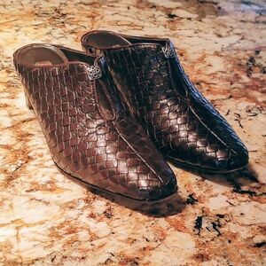 Woven Brown Brighton Mules with Silver Accent SZ 7.5M